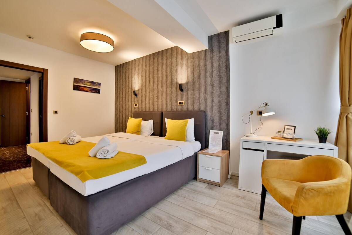 Superior Triple Room | Desk, soundproofing, free WiFi