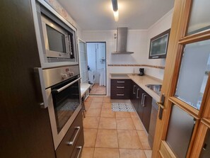 Fridge, microwave, oven, stovetop - TERRASE OF BURRIANA APPARTAMENT by Hi Nerja Real Estate (Nerja)