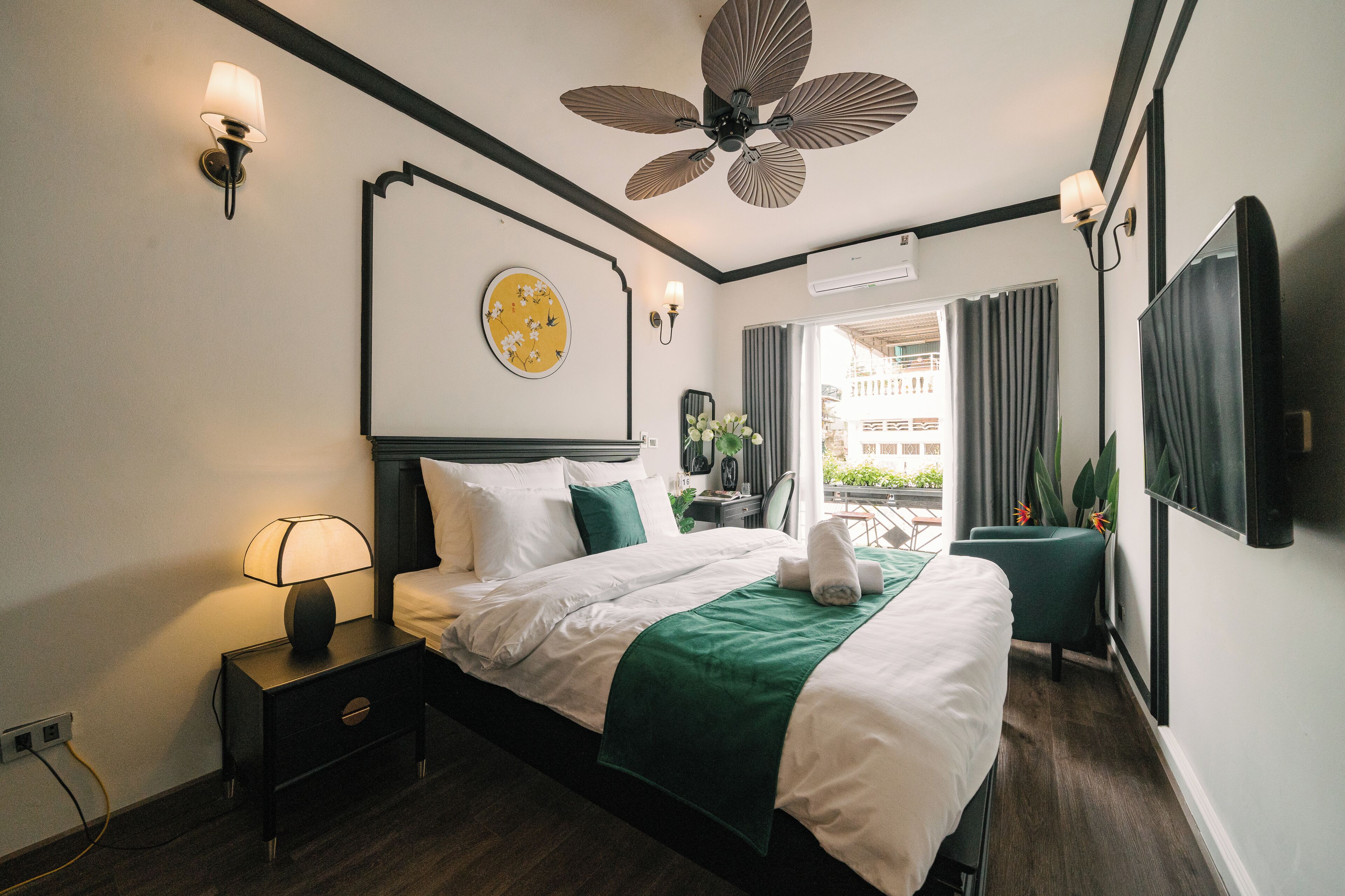 Luxury Room, City View | Premium bedding, minibar, in-room safe, desk