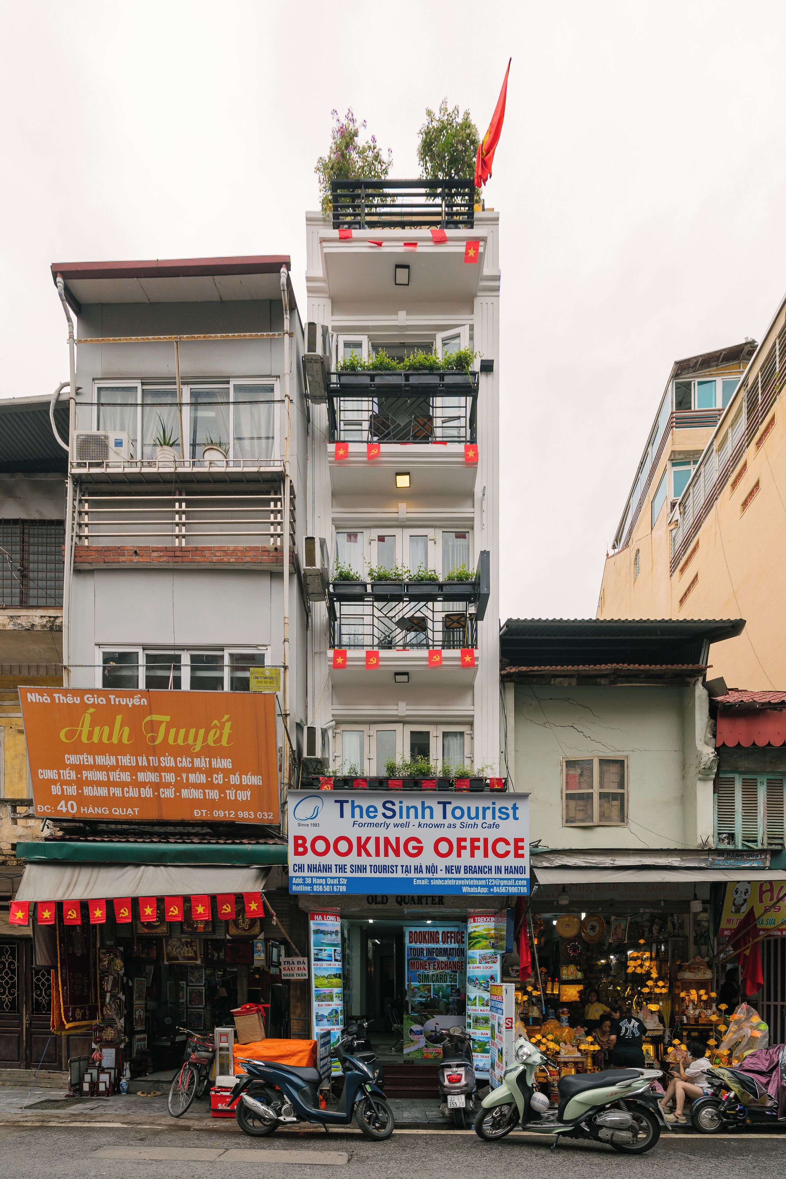 Vista frontal de la propiedad