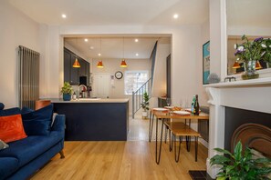 Unclassified image, 2 of 15, button