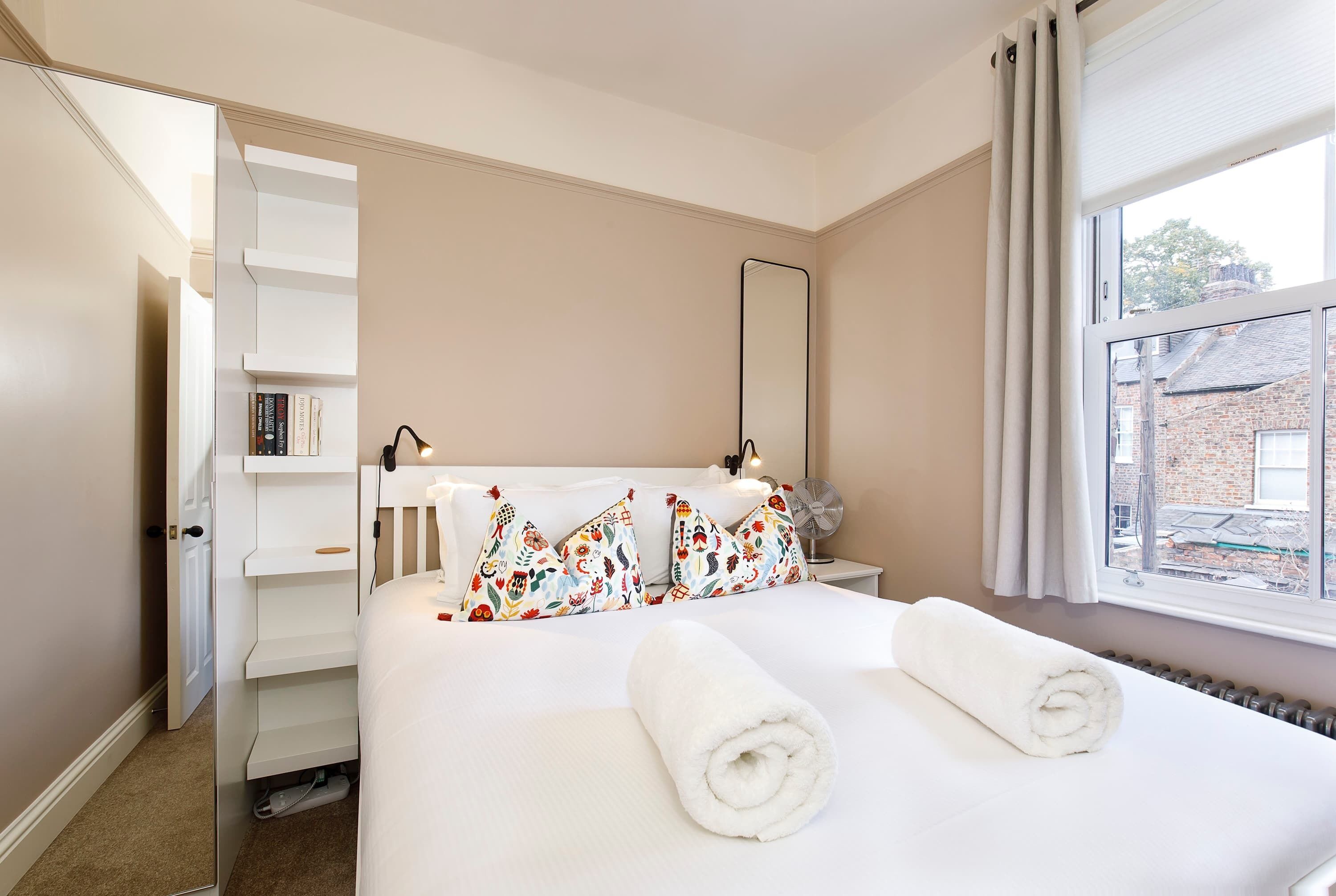 2 bedrooms, iron/ironing board, WiFi, bed sheets