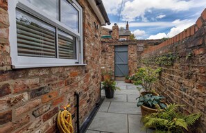 Unclassified image, 3 of 15, button - Lockwood Cottage, Close to Monk Bar, sleeps 4 (York)