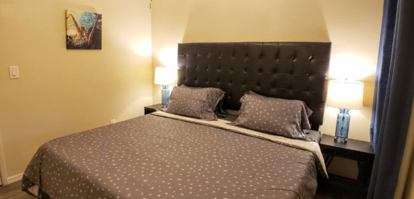 2 soveværelser, skrivebord, strygejern/strygebræt, weekendseng