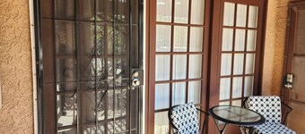 Fabulous 2-bedroom Tucson condo with cook-ready kitchen & AC, 5 min. from UofA.