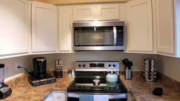 Micro-ondas, fogão, cooktop, lava-louças