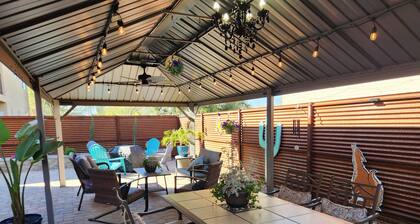 Fabulous 2-bedroom Tucson condo with cook-ready kitchen & AC, 5 min. from UofA.