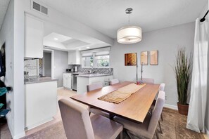 Dining - Relaxing Palm Springs Condo with Pool Access (Palm Springs)