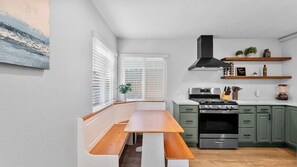 Frigorífic, microones, forn i placa de cuina 