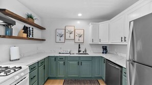 Frigorífic, microones, forn i placa de cuina 