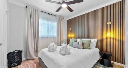 8BR Group Compound with Hot Tub & Games