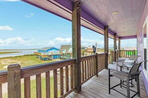 Property grounds - Purple Paradise- Beachy Fun, Bay & Beach Views! (Surfside Beach)