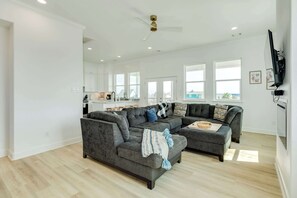 TV, fireplace, offices