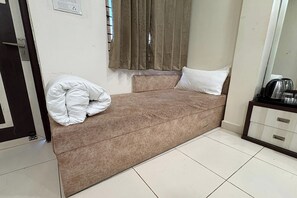 Quarto triplo | Escrivaninha, camas extras/dobráveis (sobretaxa), Wi-Fi de cortesia