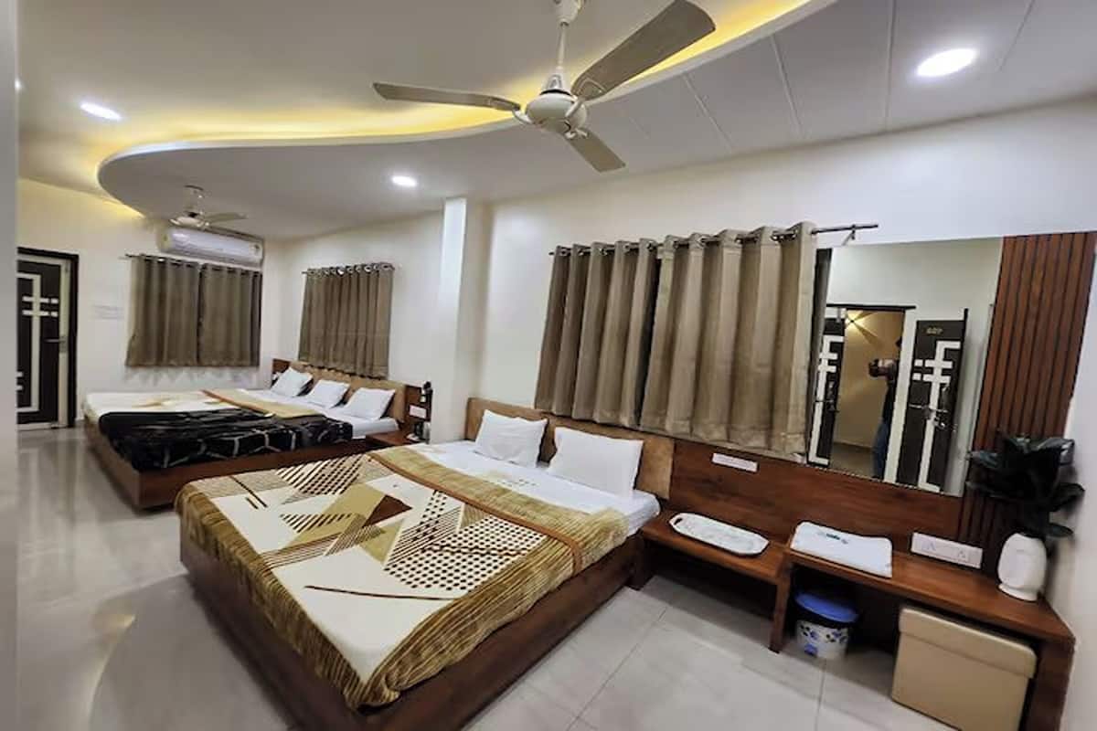 Family Room | Desk, iron/ironing board, rollaway beds, free WiFi