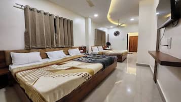 Family Room | Desk, iron/ironing board, rollaway beds, free WiFi