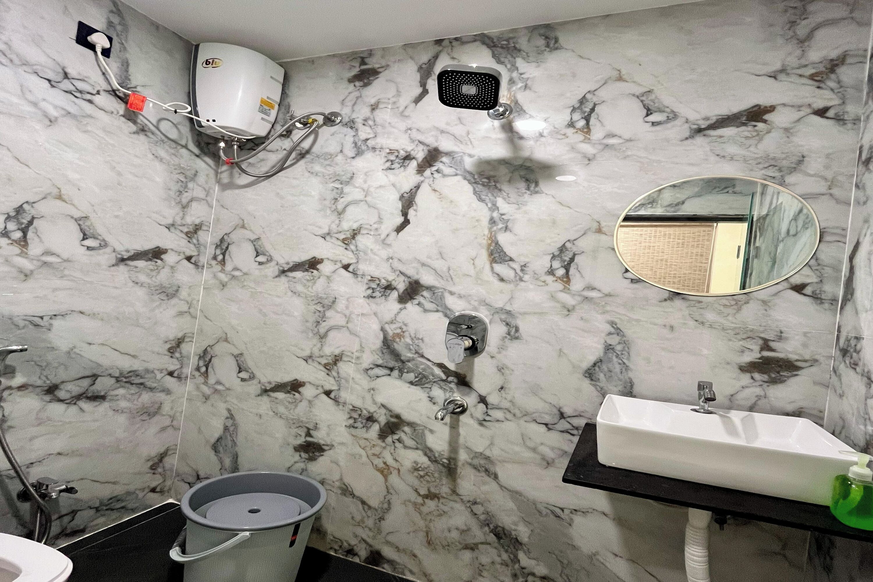 Separate tub and shower, rainfall showerhead, free toiletries