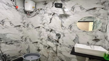 Bañera y ducha independientes, cabezal de ducha tipo lluvia