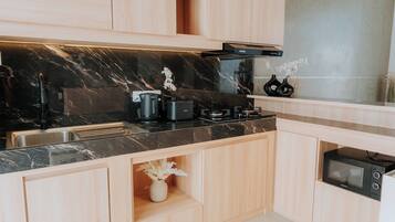 Villa | Shared kitchen | Fridge, microwave, electric kettle