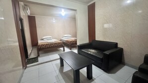 Standard Twin Room | Desk, WiFi (free), bed sheets - BB Homestay Two (Pecatu)
