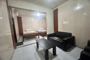 Standard Twin Room | Desk, free WiFi, bed sheets