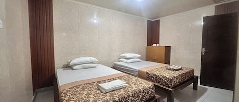 Standaard Twin kamer | Een bureau, gratis wifi, beddengoed