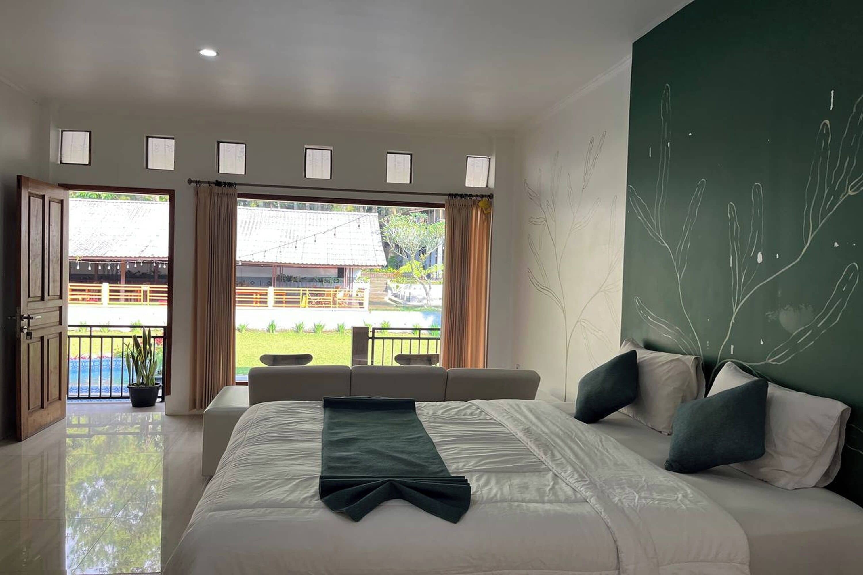 Deluxe Room | Desk, free WiFi, bed sheets