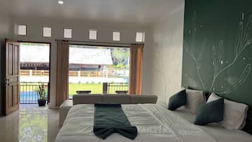 Desk, free WiFi, bed sheets