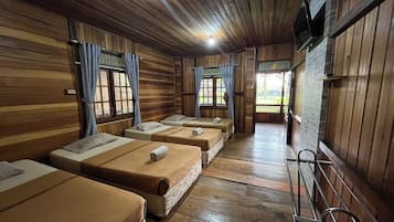 Bungalow | Desk, free WiFi, bed sheets