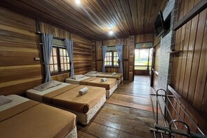 Bungalow | Desk, free WiFi, bed sheets