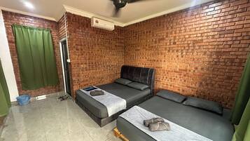 Family Room | Free WiFi