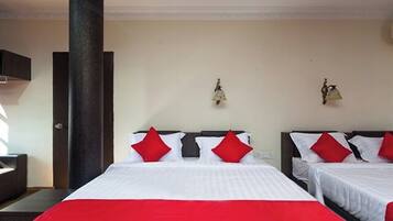Suite Familiale, baignoire | Bureau, Wi-Fi gratuit, draps fournis