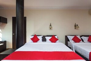 Family Suite, Bathtub | Desk, free WiFi, bed sheets - T P Hotel (Sitiawan)