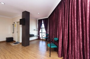 Family Suite, Bathtub | Desk, free WiFi, bed sheets