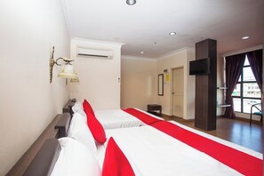 Family Suite, Bathtub | Desk, free WiFi, bed sheets - T P Hotel (Sitiawan)