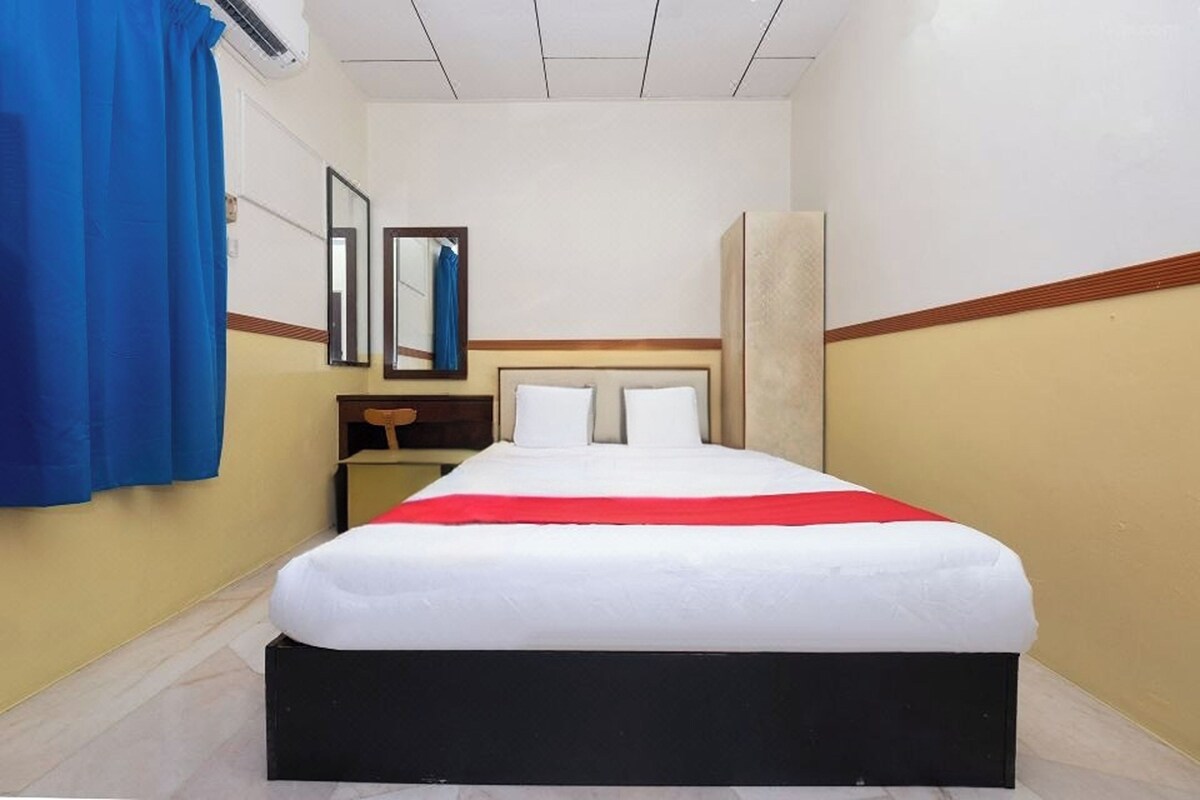 WiFi (free), bed sheets