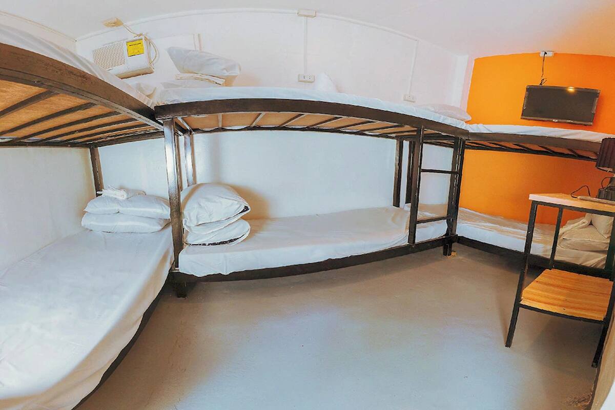 Family Shared Dormitory | Desk, free WiFi, bed sheets
