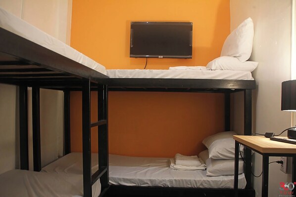 Family Shared Dormitory | Desk, free WiFi, bed sheets
