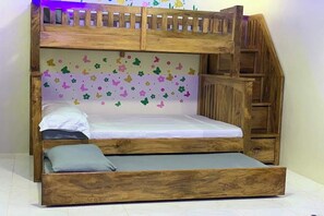 Villa | Caja de seguridad en la habitación y escritorio 