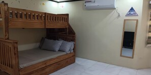 Villa | Caja de seguridad en la habitación y escritorio