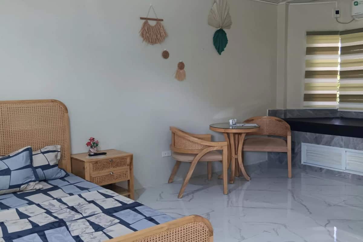 In-room safe, desk, iron/ironing board (on request), WiFi (free)
