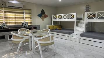 Habitación familiar | Caja fuerte, escritorio, tabla de planchar con plancha y wifi gratis