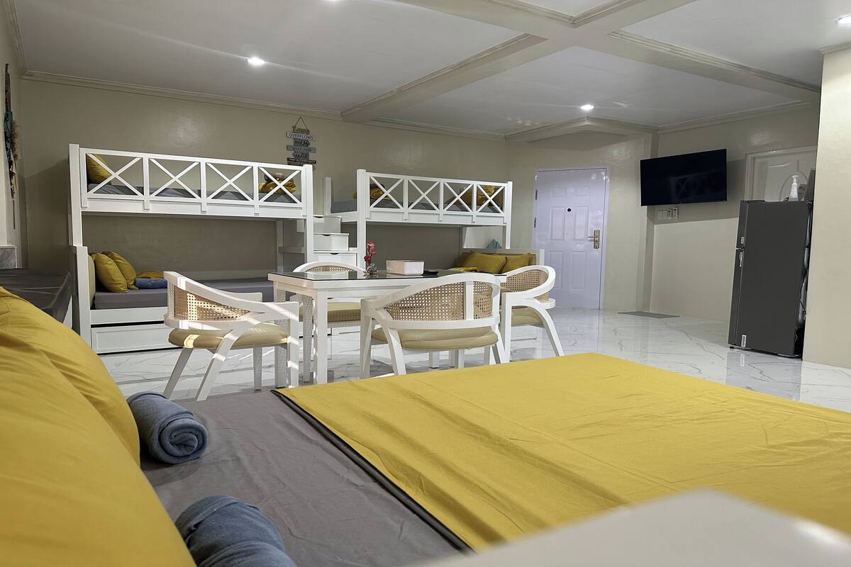 Family Room | In-room safe, desk, iron/ironing board, free WiFi