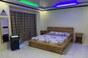 In-room safe, desk, iron/ironing board, free WiFi - Michael's Homestay - Farm Villa near Patar Beach & Bolinao Falls (Bolinao)