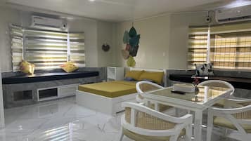 Family Room | In-room safe, desk, iron/ironing board, free WiFi