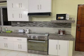 Villa | Caja de seguridad en la habitación y escritorio 