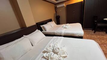 Coffres-forts dans les chambres, bureau, Wi-Fi gratuit, draps fournis