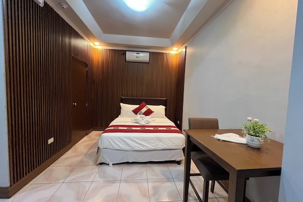 Quarto premium | Cofres nos quartos, escrivaninha, Wi-Fi de cortesia, roupa de cama