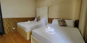 Family Room | Desk, iron/ironing board, free WiFi, bed sheets