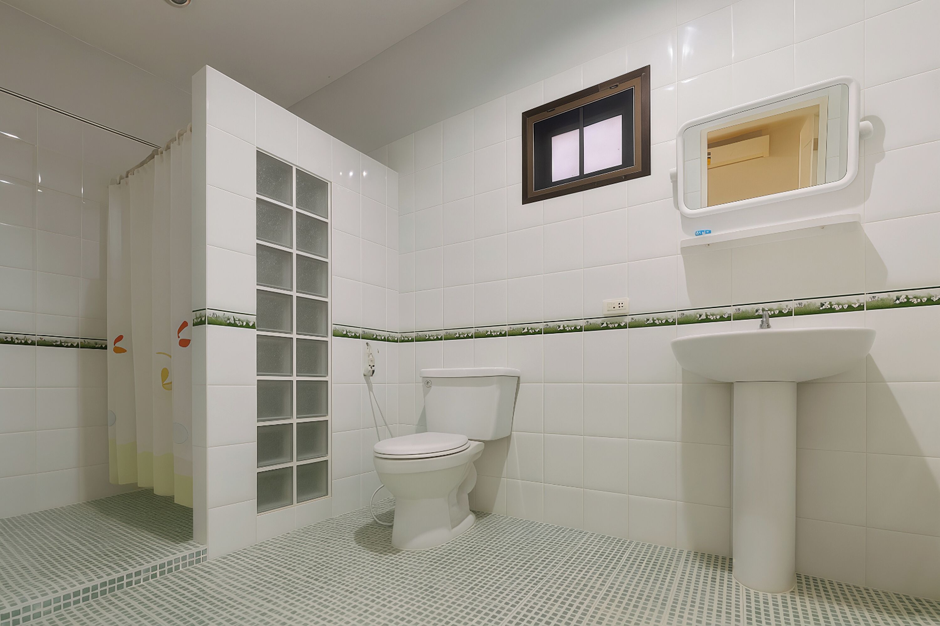Deluxe Double Room | Bathroom | Shower, free toiletries, hair dryer, towels